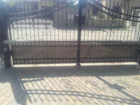 Automatizare poartă batantă