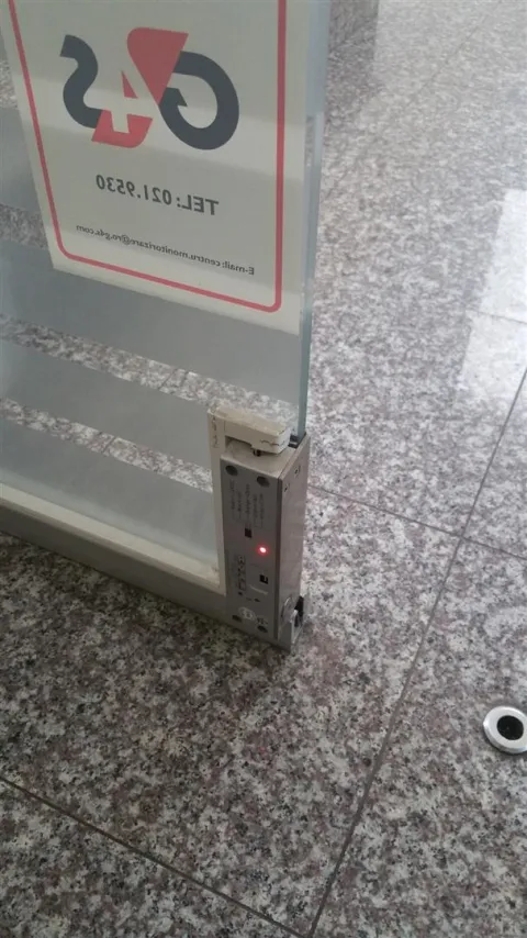 Bolt control acces cu prindere pe sticlă