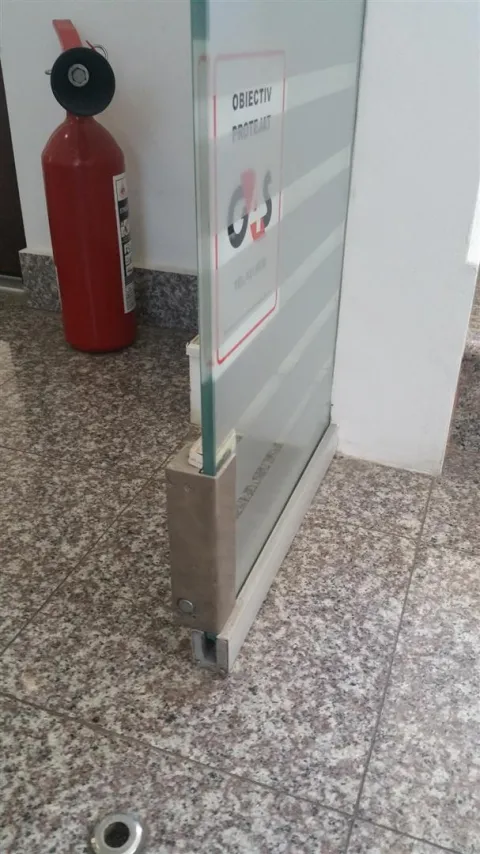 Bolt de control acces cu prindere pe ușă din sticlă