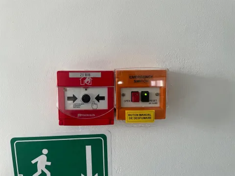 Butoane acționare detecție incendiu si desfumare