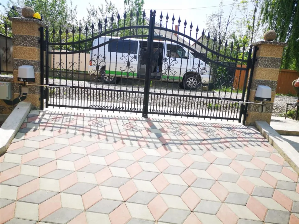 Sistem automatizare poartă batantă Roger